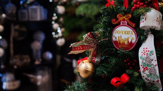 Feuillazur&#x20;&#x3A;&#x20;Votre&#x20;Grossiste&#x20;de&#x20;Boules&#x20;de&#x20;No&#x00EB;l&#x20;pour&#x20;des&#x20;F&#x00EA;tes&#x20;Magiques