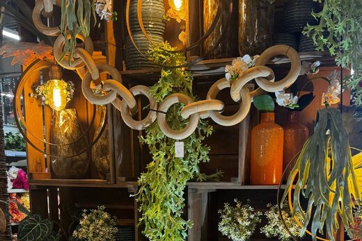 🌿 Vitrines estivales : inspirez vos clients avec une décoration professionnelle et tendance